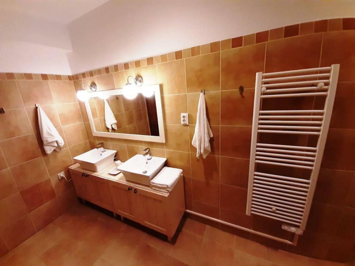 2 Bedroom Apartment Near Heroes Square Budapest Exterior photo
